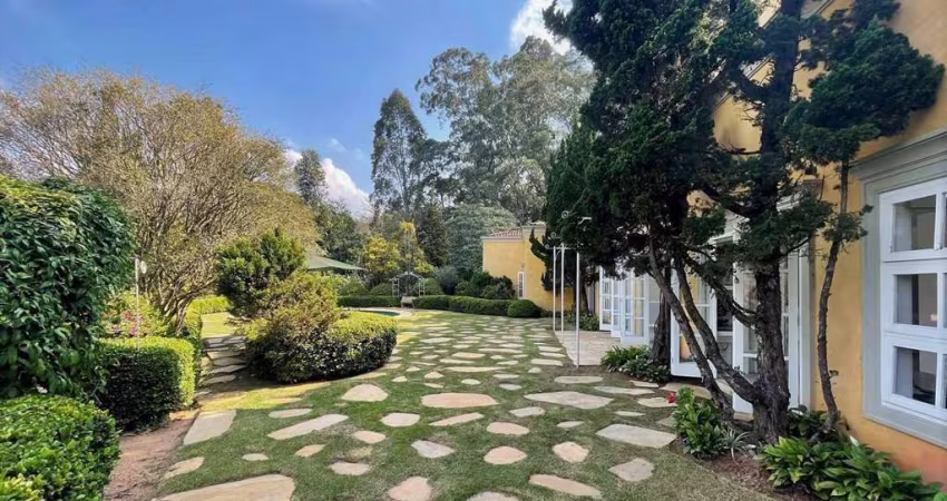 Casa estilo Toscana com 6 suites, salão gourmet, vista e PRIVACIDADE!