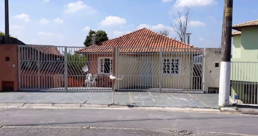 Casa de condomínio com 3 dormitórios, varanda e quintal centro de Cotia
