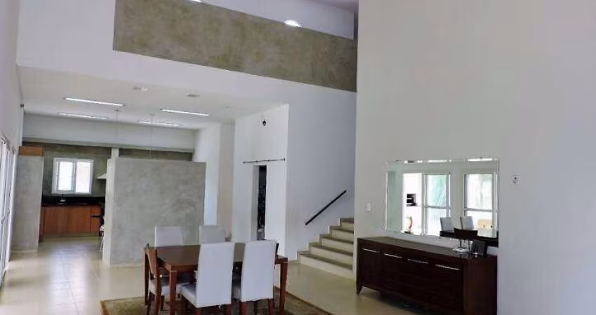 Casa MODERNA! Completa, ampla e confortável!