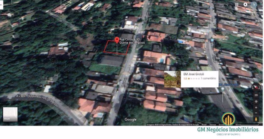 Área com 924m2 no centro de Cotia