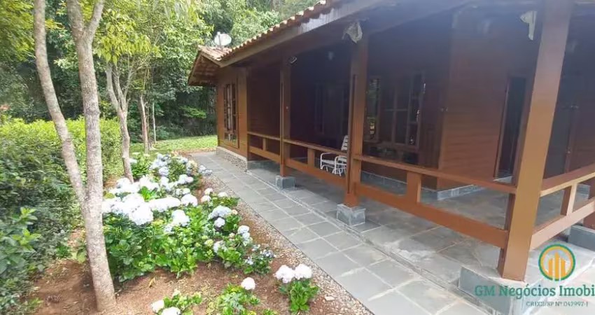 Casa aconchegante 3 dormitórios(1suíte) terreno plano, gourmet e piscina
