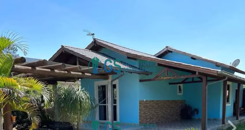 Casa mobiliada à venda com suíte na enseada de brito, palhoça/sc