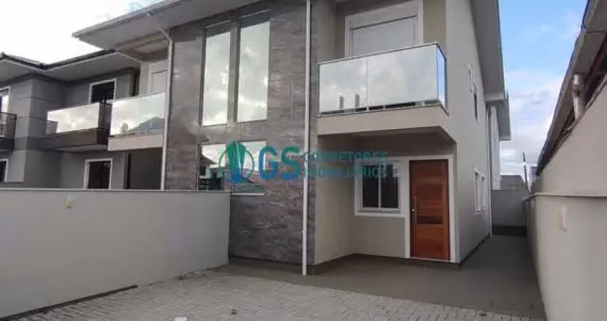 Amplo sobrado com 03 quartos, sendo 01 suíte a 300m da praia do sonho em palhoça - sc