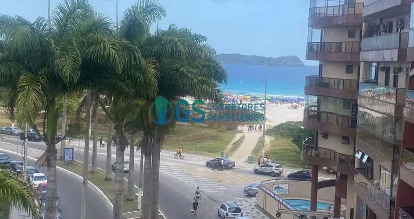 Amplo apartamento pé na areia, com 03 dormitórios sendo 01 suíte, localizado na praia do forte em cabo frio/rj