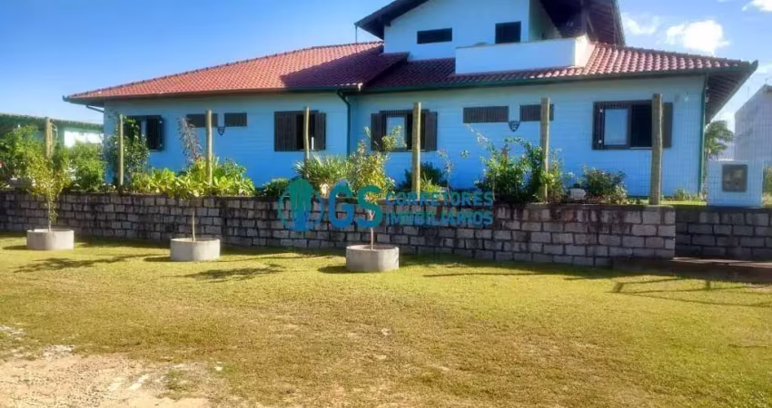 Casa à venda com piscina, 06 demi-suítes em amplo terreno com + de 1200m² a 350m da praia da pinheira em palhoça - sc.