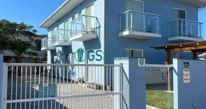 Amplo sobrado de 03 dormitórios sendo 01 suíte com garagem em excelente localização no centrinho da praia da pinheira palhoça - sc