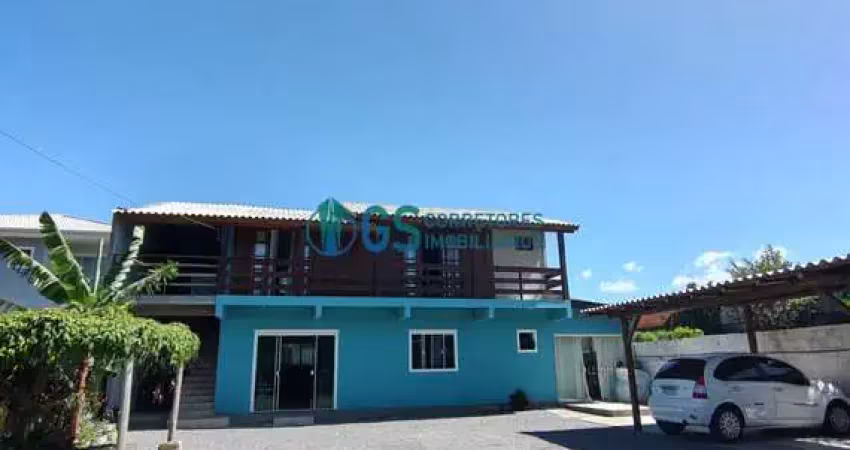 Ampla casa duplex com 6 quartos e 4 banheiros em excelente localização no centrinho da pinheira em palhoça - sc