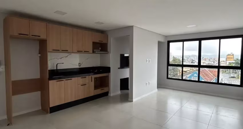 Apartamento Semi Mobiliado Com 01 suíte + 02 dormitórios no Centro de Itajaí/SC