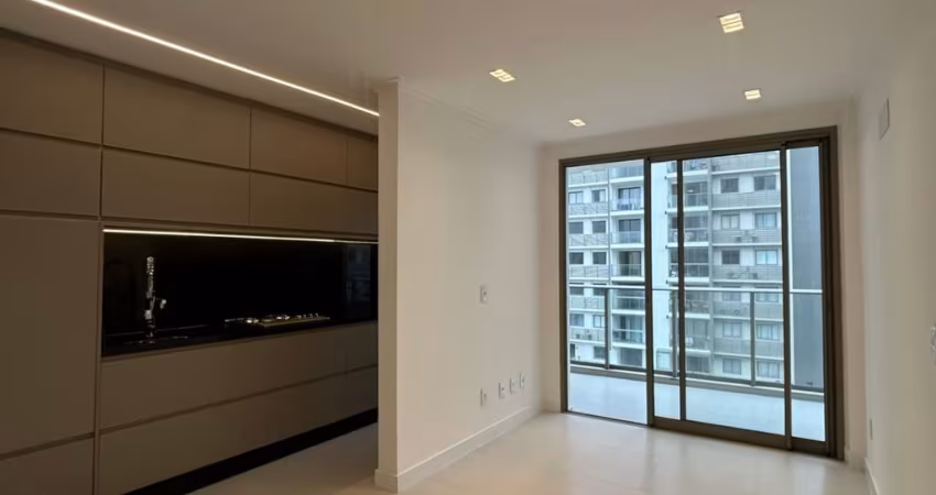 Apartamento Semi Mobiliado Com 01 suíte + 01 dormitório no bairro São Vicente em Itajaí/SC