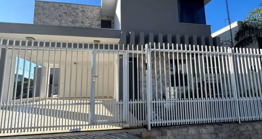 Sobrado mobiliado com 350m², 3 suítes + 2 dormitórios em balneário camboriú/sc