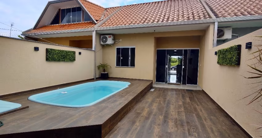 Casa com piscina em Praia de leste Pontal do Parana