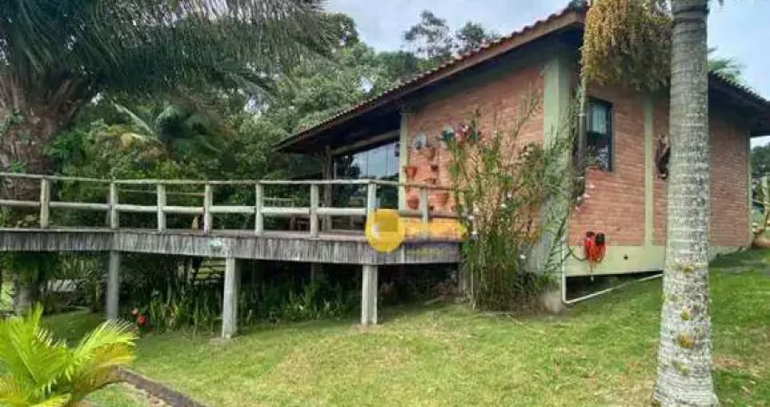 Desfrute da natureza em uma linda chácara no morro alto em piçarras!