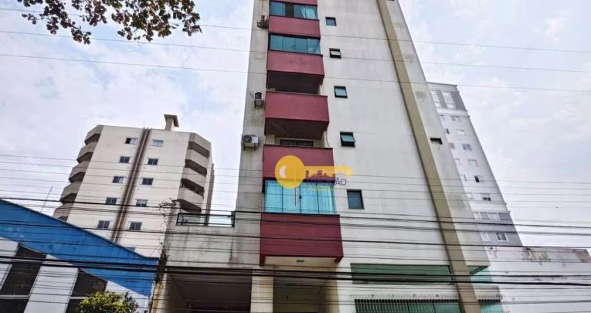 APARTAMENTO NO CENTRO COM 1 SUÍTE + 2 DORMITÓRIOS