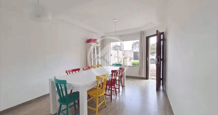 Sobrado Triplex à venda com 03 dormitórios sendo 01 suíte e 02 vagas no Bairro Alto codigo: 22623