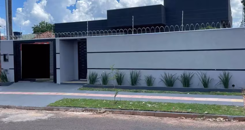 LINDA CASA COM AMPLO ESPAÇO NA MATA DO SEGREDO