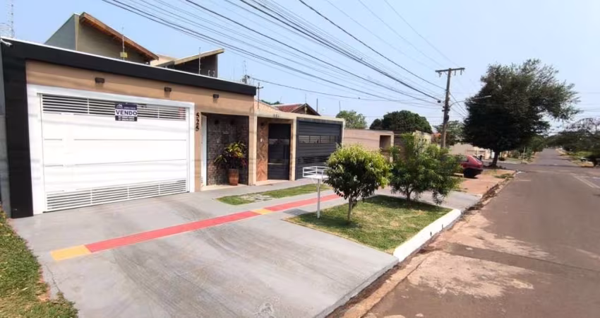 Casa térrea de alto padrão na Vila Nasser — PORTEIRA FECHADA!