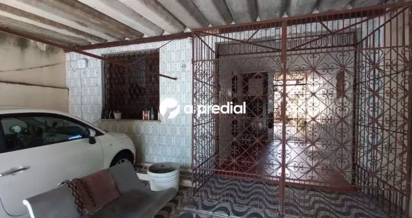 Casa ampla, vizinha aos melhores servicos publicos de saude do estado