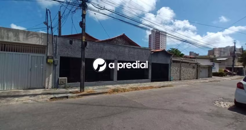 Excelente casa comercial plana, otima para clinicas e afins.