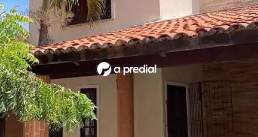 Ampla casa com 6 dormitorios e localizacao privilegiada!