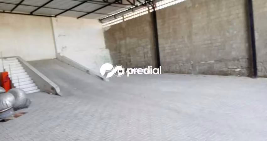 Galpão 300m², esquina com rua pedro gomes da rocha.