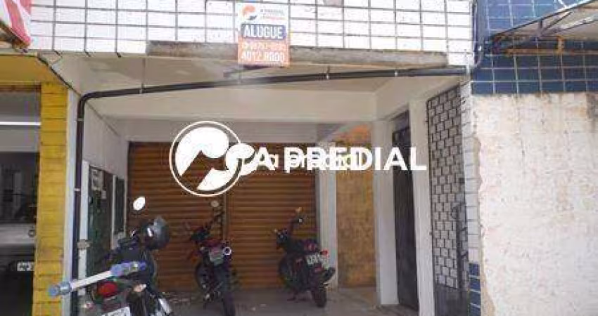 Loja com lavabo, quase esquina com Rua Barão de Aracati.