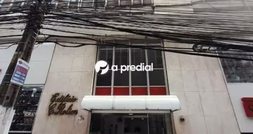 Sala com banheiro, em localizacao privilegiada, a poucos metros da praca do ferreira.