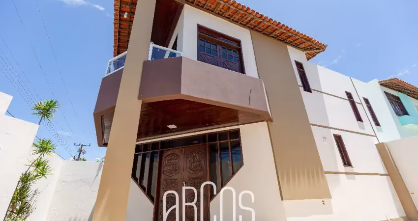 Casa na Atalaia, duplex com 3 suítes, a 100m da praia
