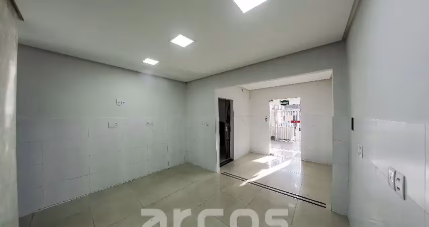 Casa com ponto comercial no grageru, 133m², 3 quartos, 2 entradas para uso misto. frente à praça, em área estratégica e de alto fluxo.