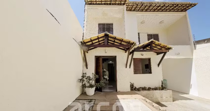 Casa com ponto comercial no grageru, 133m², frente à praça clodoaldo de alencar