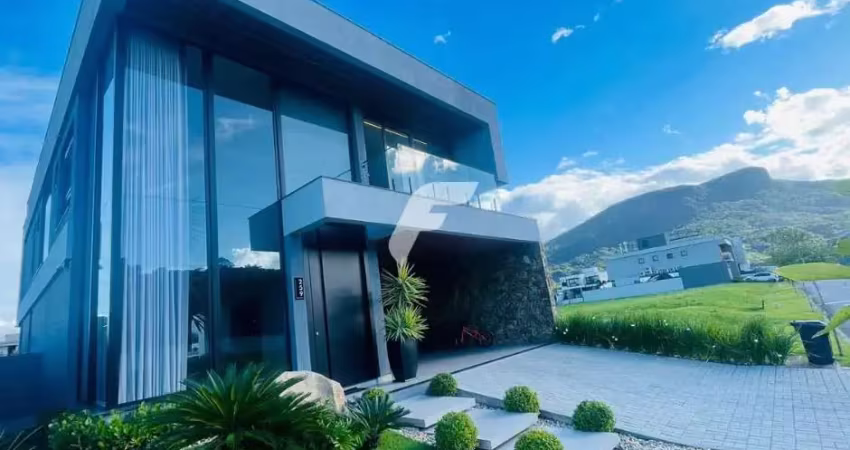 Casa alto padrão fundos lago no condomínio reserva da pedra.