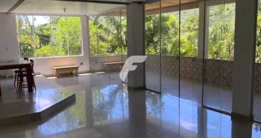 Casa com 5 quartos, propriedade residencial de 360 metros quadrados,