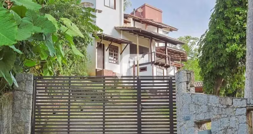 Casa córrego grande, 4quartos ,2 suites, duas garagens