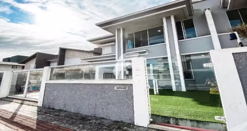 Casa 3 quartos  1 suíte e 205m² - 1 quadra praia - ingleses.