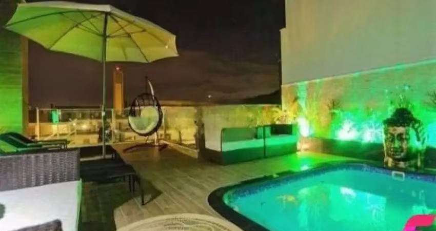Cobertura totalmente mobiliada e decorada em condomínio com infra completa e frente mar no campeche florianópolis sc