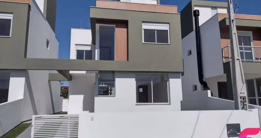 Linda casa de 3 dormitórios no balneário dos açores, com vista mar.