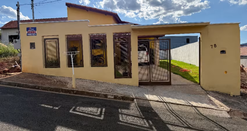 Linda casa a venda em Jacutinga-MG