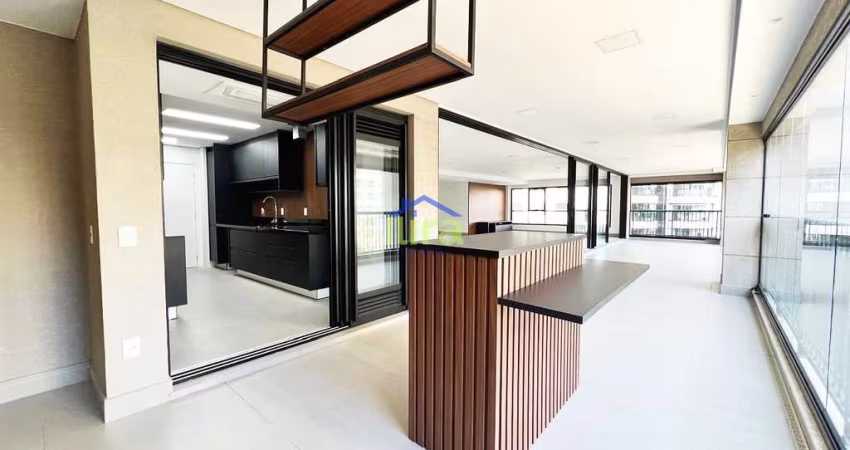 Apartamento à venda de 360M², 4 dormitórios, 4 suítes e 5 vagas de garagens no Edifício Oiapoque em