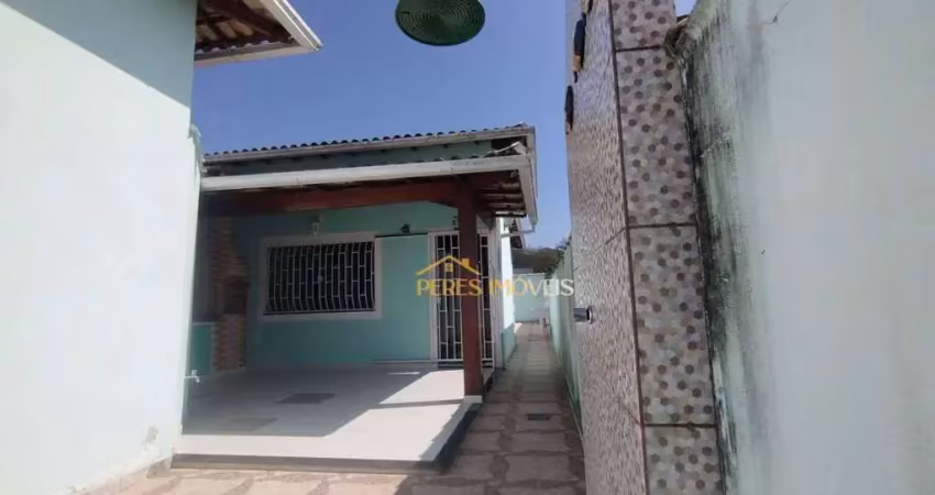 Linda casa linear, com mais de 80m2, independente no bairro tranquilo, seguro. residencial / rio das ostras.