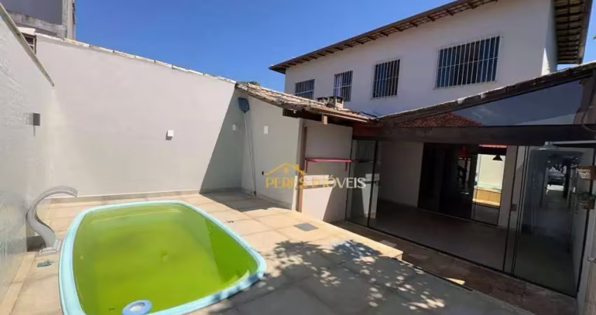 Excelente casa duplex entre a praia e a rodovia com 3 quartos, piscina e área gourmet, á venda, 140 m² - Recreio - Rio das Ostras/RJ