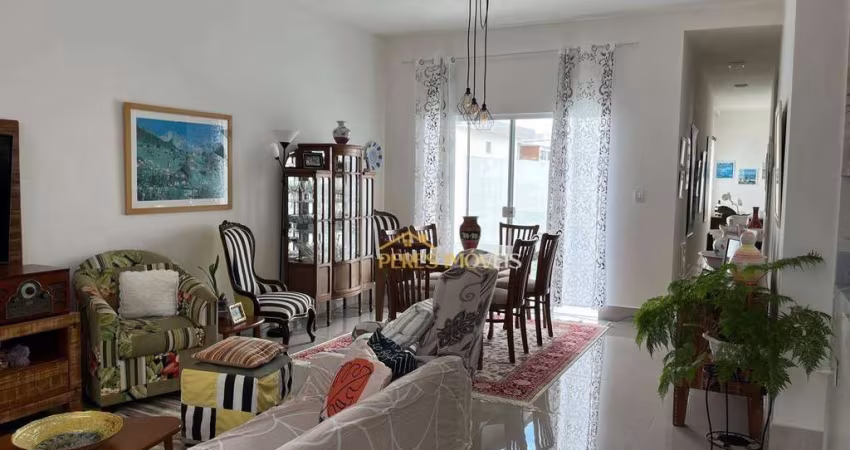 Casa com estilo e exclusividade 03 quartos no condominio mais procurado no cndminio Vale dos Cristais/ Macaé - RJ.