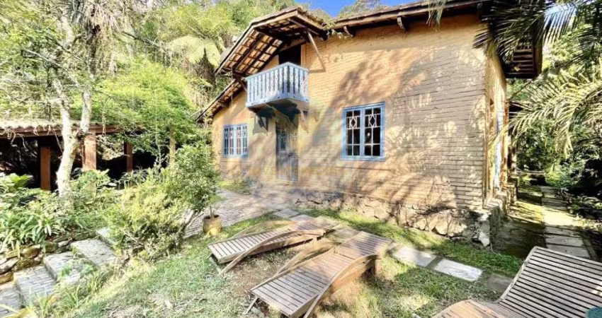 Casa em condomínio fechado com 3 quartos para alugar na Rua do Pedregal, Granja Viana, Embu das Artes
