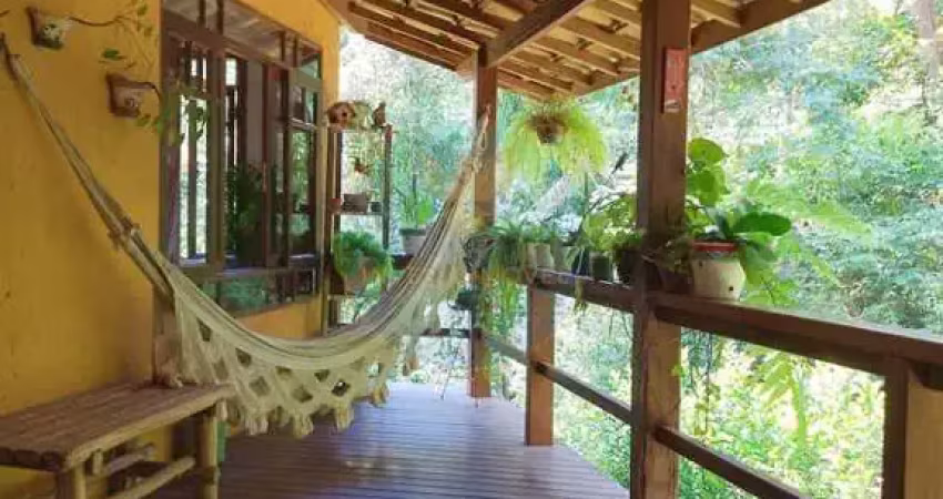 Casa rústica com quintal e área gourmet na granja viana