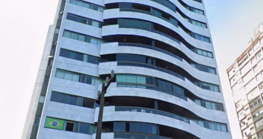 Apartamento com 180m2, 4 Quartos sendo 3 Suítes, 3 Vagas!