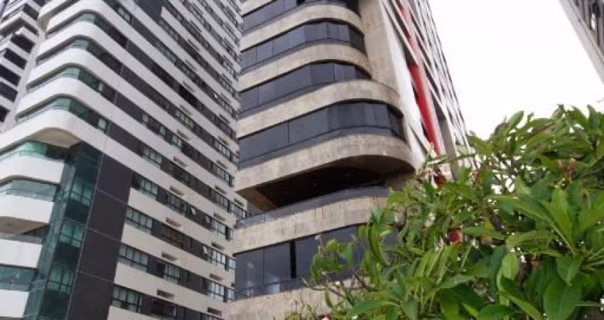 Apartamento com aproximadamente 250m², 3 Quartos sendo 3 Suítes!