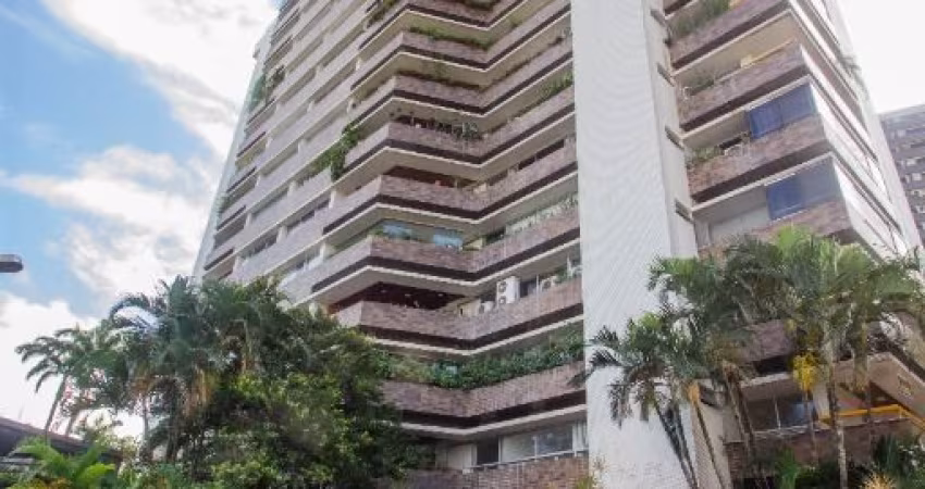 Apartamento com 335m2, 4 Quartos, 2 Suítes e 3 Vagas!
