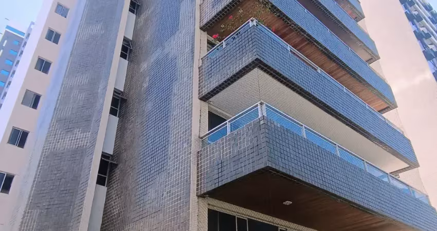 Apartamento com aproximadamente 200m2, 4 quartos sendo 1 suíte, 2 vagas!