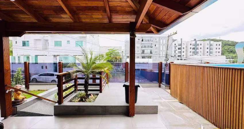 Casa com 3 dormitórios à venda, 125 m² por R$ 2.500.000,00 - Ariribá - Balneário Camboriú/SC