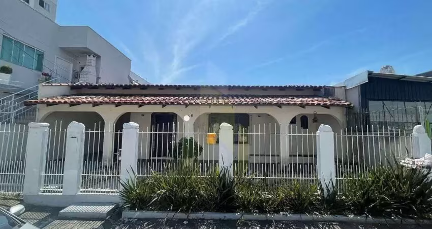 Casa com 200 metros quadrados no centro de balneário camboriú