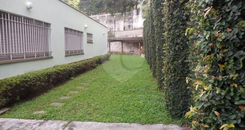 Casa térrea com 4 quartos à venda em Jardim Franca - SP