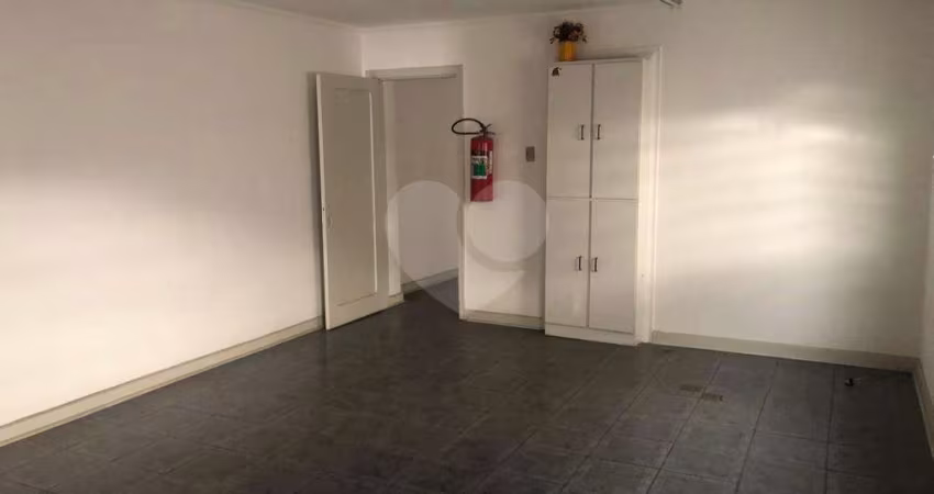 Prédio inteiro à venda em Brás - SP
